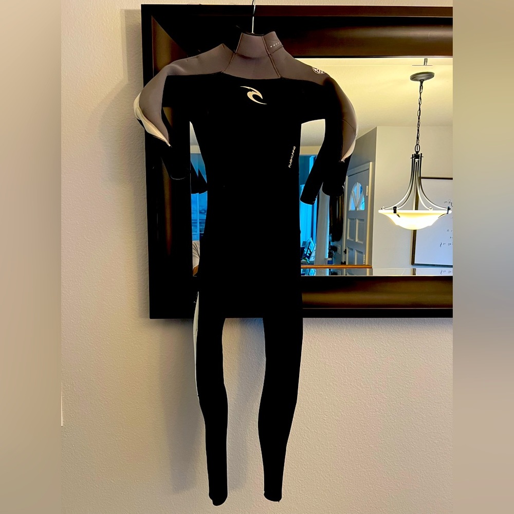 Rip curl girls 3.2 wetsuit size 10